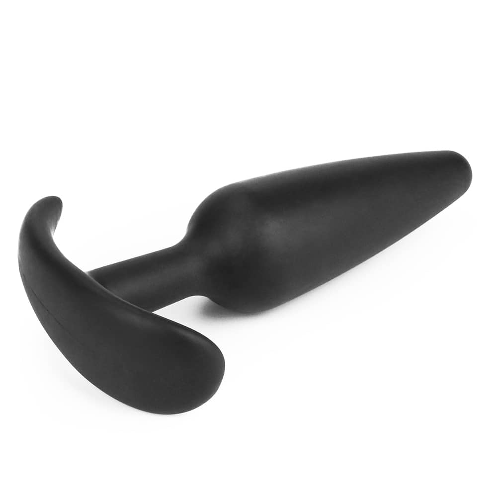 The bottom of the black lure me classic anal plug s