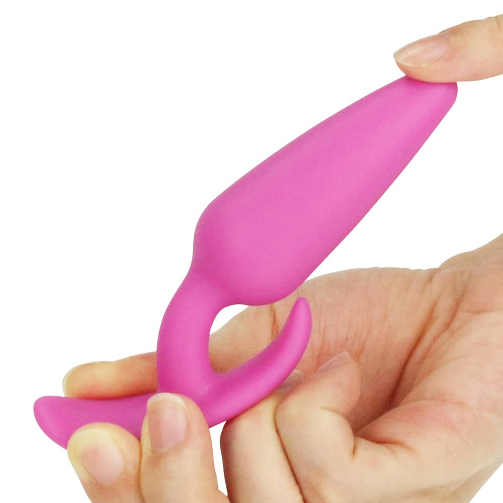 The pink lure me classic anal plug s bends ultra softly