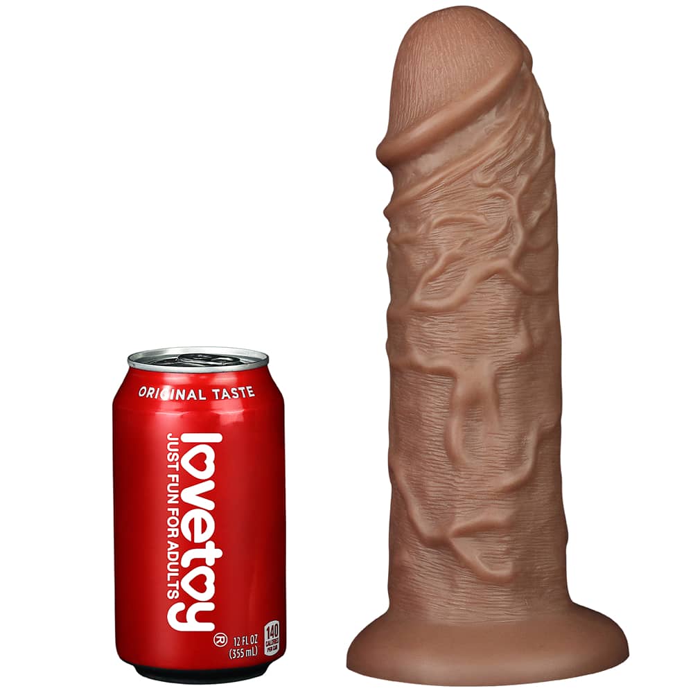 Comparison between the 10.5 inches realistic chubby vibrating dildo and beverage cans