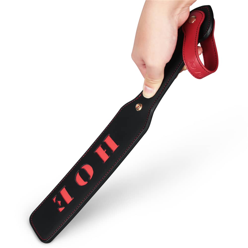 The 15 inches rebellion reign hoe paddle features a detachable securing strap ensuring a firm grip