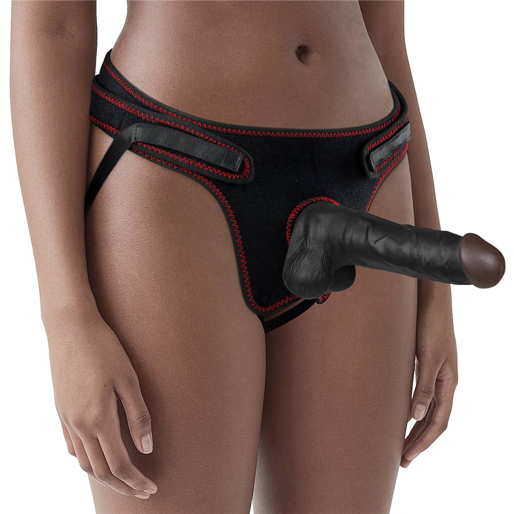 A woman wears the 7.5 inches black dildo easy strapon set 