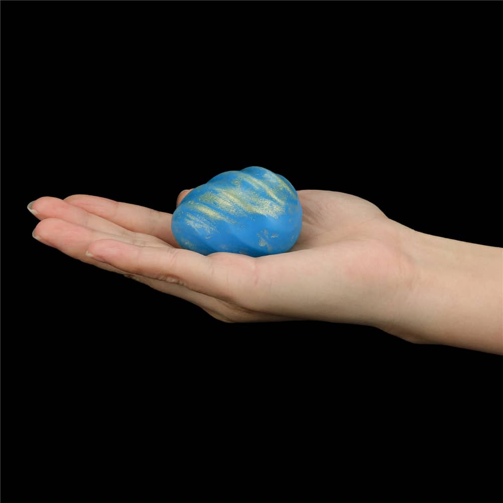 The bumpy ball of the oceans toner egg set is put on the palm