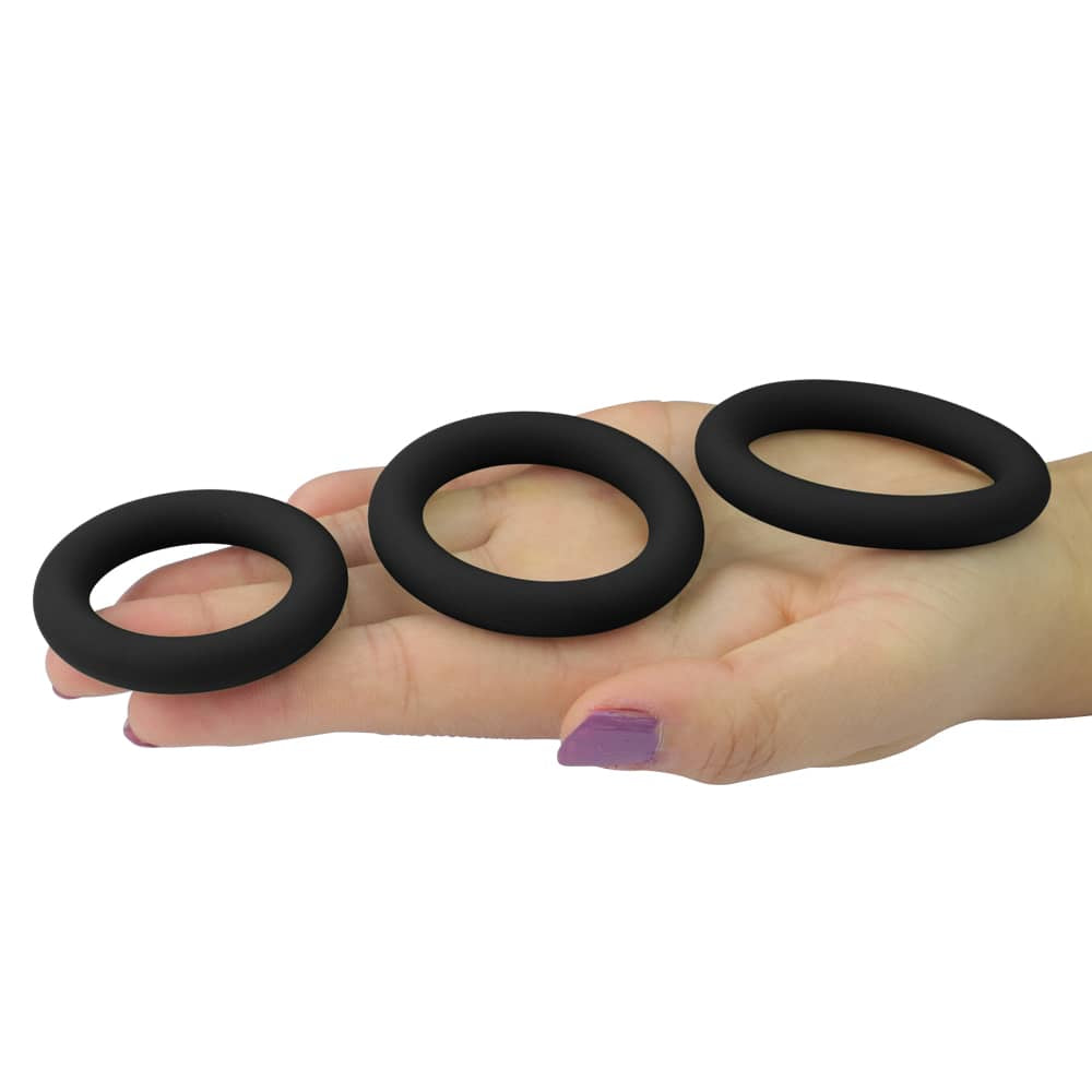 The black power plus soft silicone snug ring has three different sizes rings