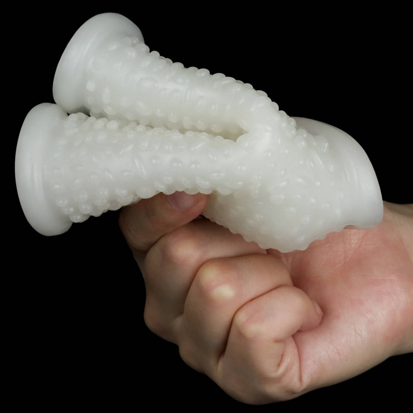The vibrating drip cock sleeve with scrotum sleeve is easily pull or fold without deformation