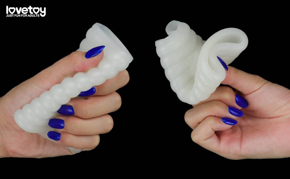 The wave vibrating penis sleeve is easily pull or fold without deformation